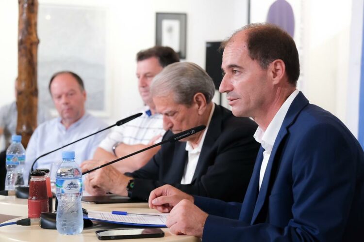 Zgjedhjet në Kukës, Emri Vata: Jam zëri i Berishës, do heq taksën…