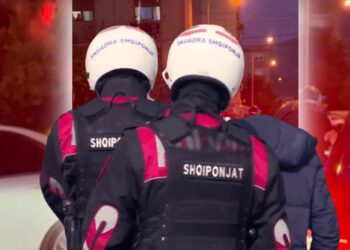 Plagosja e policit, reagojnë uniformat blu. Emri…