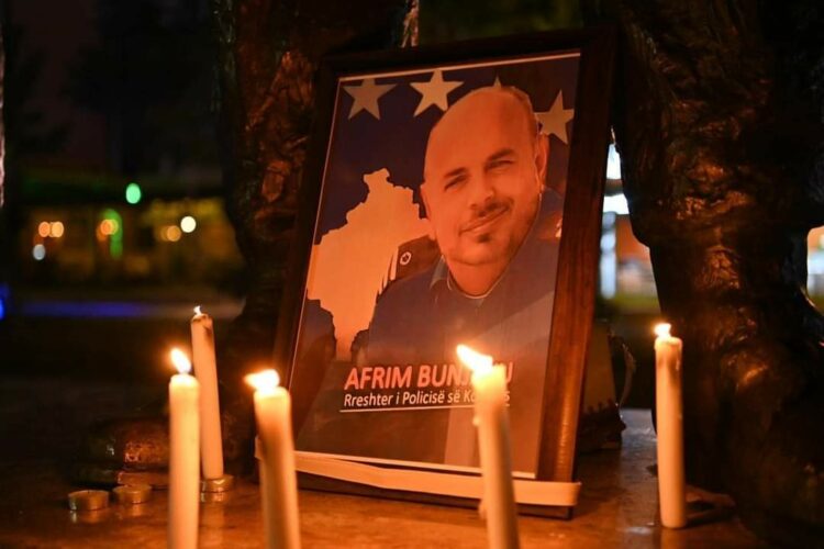 Basha nderon policin e vrarë në Kosovë: Çdo shqiptar është sot në zi