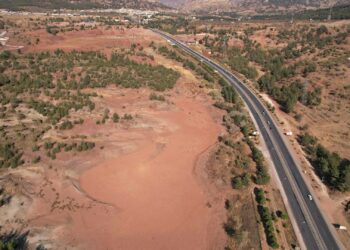 Aksident i rëndë automobilistik në Irak, 16 persona humbin jetën