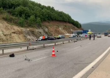 Aksident në Rrugën e Kombit, një i vdekur e disa persona të plagosur