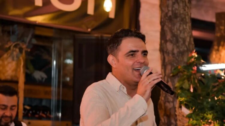 Fansat e Luizit suprizojnë Armaldo Kllogjerin gjatë koncertit