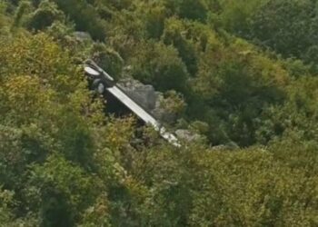 Autobusi del nga rruga, vdesin tre persona dhe 17 të lënduar