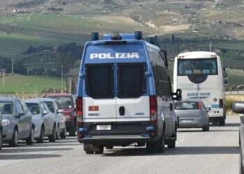 Autobusi përplaset me kamionin, 2 të vdekur e shumë të plagosur