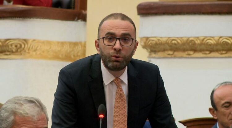 Bardhi: Presidenti shkeli Kushtetutën me dekretimin e Ervin Metes