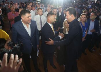 Kuvendi i PD-së së Bashës, ja deputetët e pranishëm (FOTO)