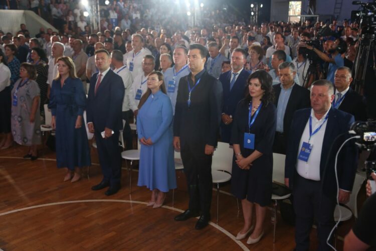 Kuvendi i PD-së së Bashës, ja deputetët e pranishëm (FOTO)