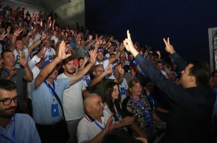 Kuvendi i PD-së së Bashës, ja deputetët e pranishëm (FOTO)