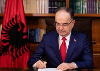 Presidenti Begaj dekreton lirimet dhe emërimet e ambasadorëve