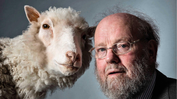 Ndërron jetë “babai i klonimit”, bëri histori me delen Dolly