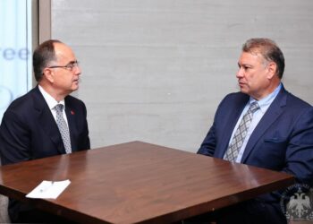 Begaj takon Escobar: Mbetemi aleat i besueshëm i SHBA për paqen