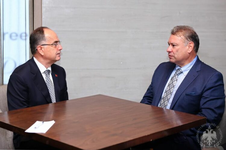 Begaj takon Escobar: Mbetemi aleat i besueshëm i SHBA për paqen