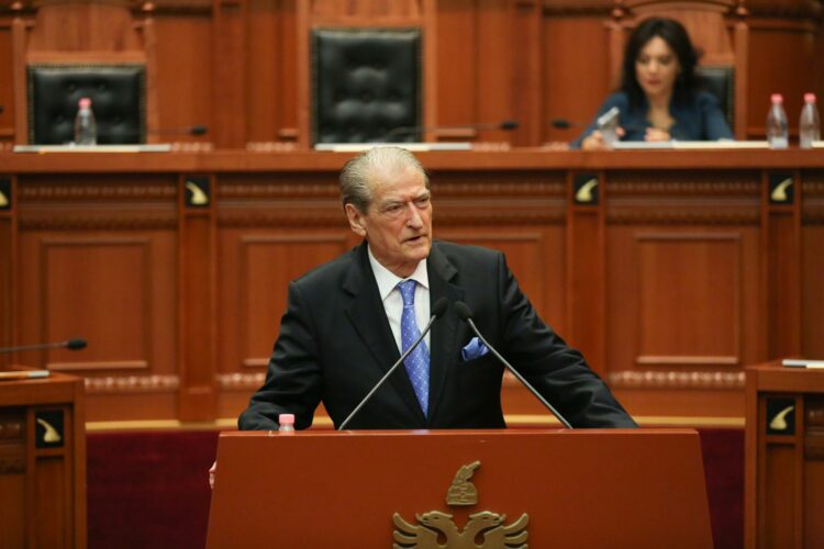 Berisha përplaset me Manjën: Kriminel elektoral…si Shukriu e Safeti