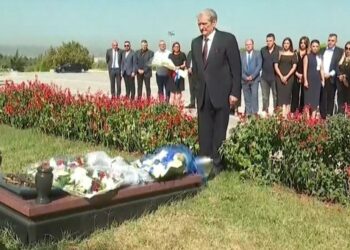 25 vjet nga vrasja e Azem Hajdarit, homazhe te ‘Varrezat e Dëshmorëve’