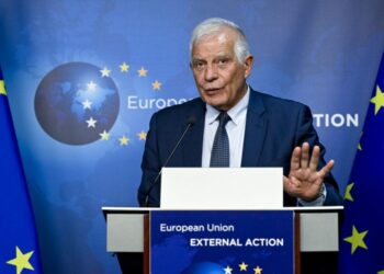 Borell thirrje Serbisë të tërheqë ushtrinë nga kufiri me Kosovën