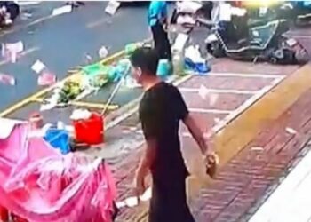 Burri në Kinë hedh mbi 2 000 USD në rrugë, ja arsyeja