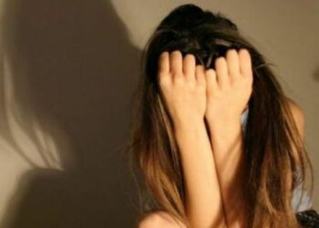 Zbardhet dëshmia e vajzës që plagosi 68-vjeçarin: Më erdhi në banesë