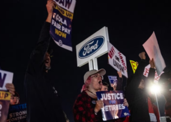 Fabrikat amerikane për prodhimin e makinave çohen në protesta