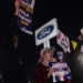 Fabrikat amerikane për prodhimin e makinave çohen në protesta