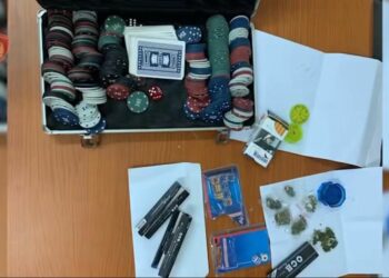 Shisnin drogë në lokal, arreston katër persona në Krumë