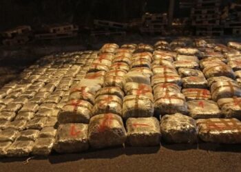 Tentuan të kalonin 300 kg drogë, babë e bir kapen në kufirin malazez