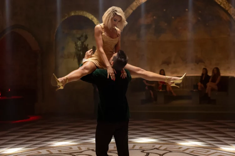 Dua Lipa bionde në filmin e saj të parë, krah dy aktorëve të famshëm