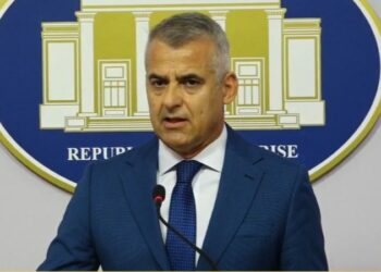 Dule: Po bëhet shkelje në procesin e regjistrimit të minoritetit grek