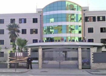 Vodhën para në një agjenci udhëtimesh, kapen dy ‘skifterët’ (EMRAT)