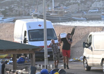 Pamje të trishta nga Lampedusa, vdes foshnja e porsalindur në varkë