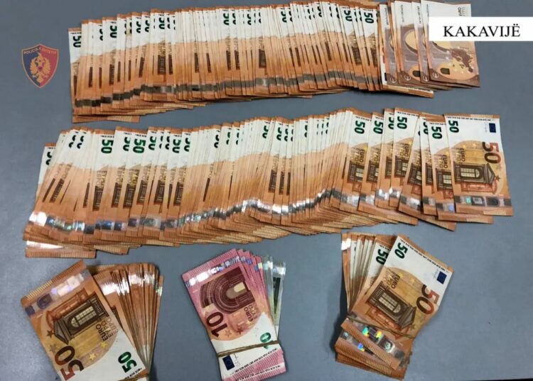 Nuk deklaroi në kufi rreth 20 mijë euro, procedohet shtetasi grek