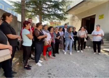 Fasoneria shpalli falimentin, punonjësit dalin në protestë