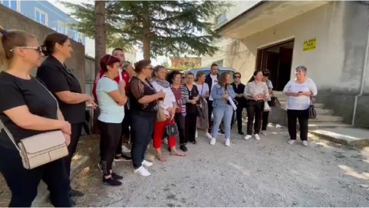 Fasoneria shpalli falimentin, punonjësit dalin në protestë