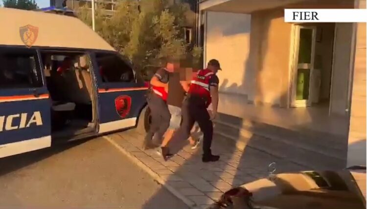 Shiste drogë në lokalin e tij, arrestohet 54 vjeçari në Fier