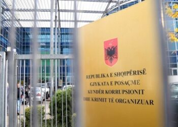 “Të mbys! Të degjeneroj! Më ha k***n”! “Prokurori” merr mijëra Euro