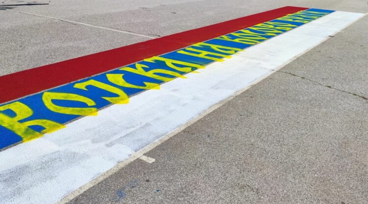 Grafiti “Kur ushtria të kthehet në Kosovë” shfaqet në Mitrovicë