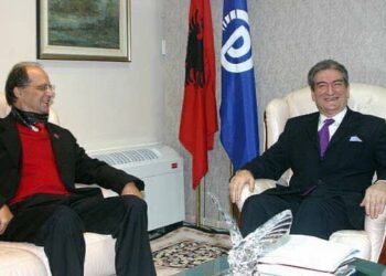 Berisha: Rama me porosi të Vuçiç s’lejon shtatoren e Rugovës në Tiranë