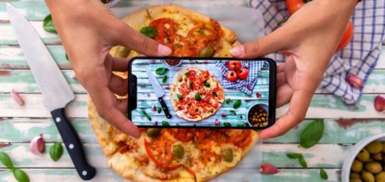 Shkoi për të ngrenë picë falas, e pëson keq