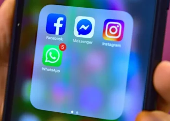 Investigimi/ Si shqiptarët shesin mbi 12 mijë paund pasaporta false në ‘Instagram‘