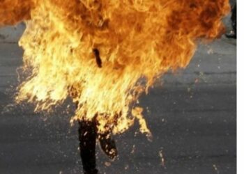 Politikani i vë flakën vetes, ja ç’ndodhi më pas