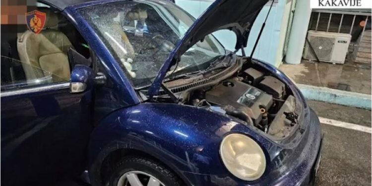 Kalonin kanabis në kufi, vihen në pranga 4 shtetas të huaj