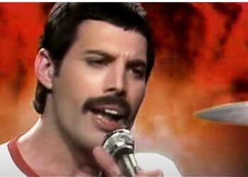Krëhëri i mustaqeve të Freddie Mercury u shit për shumën marramendëse