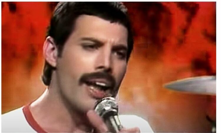 Krëhëri i mustaqeve të Freddie Mercury u shit për shumën marramendëse