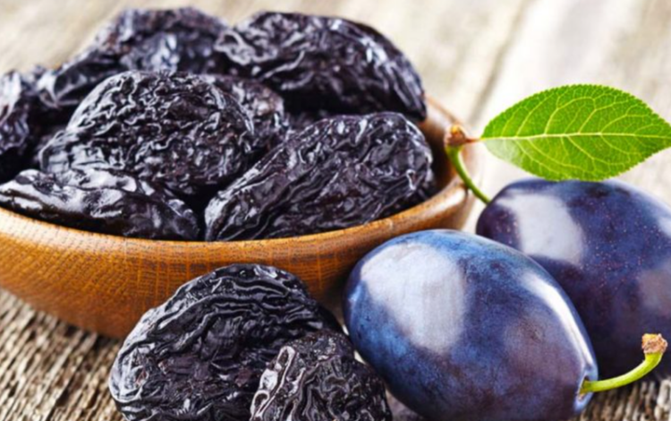 Kroacia ndërpret importin nga Serbia të kumbullave të thata