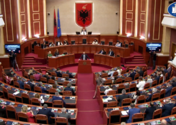 Zbardhen emrat, 28 deputetë të PD firmosin dokumentin! Ja kë njohin si kryetar grupi