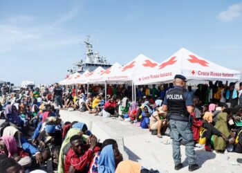 Franca sfidon Italinë: Nuk marrim emigrantë që zbarkojnë në Lampedusa