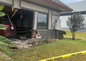 Makina hyn brenda në restorant, të paktën 23 të plagosur