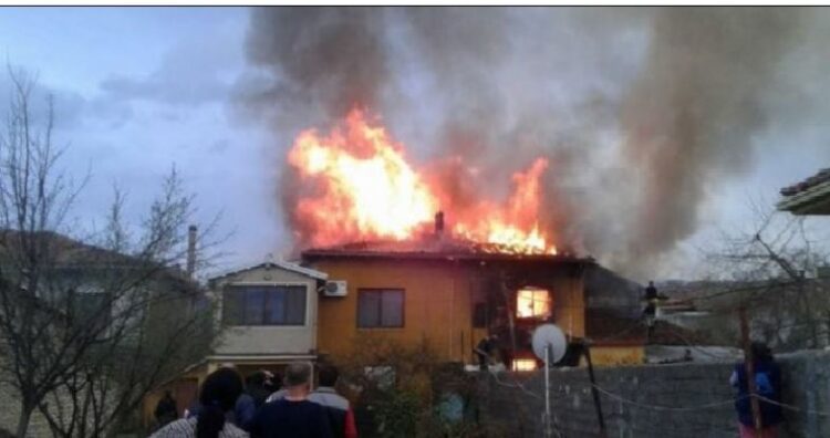 Merr flakë shtëpia në Lazarat