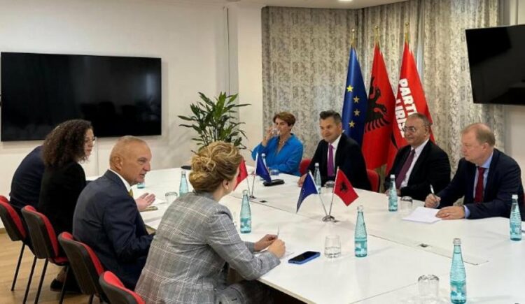 Meta me reporterët e KiE: Krimi i lidhur ngushtë me qeverisjen