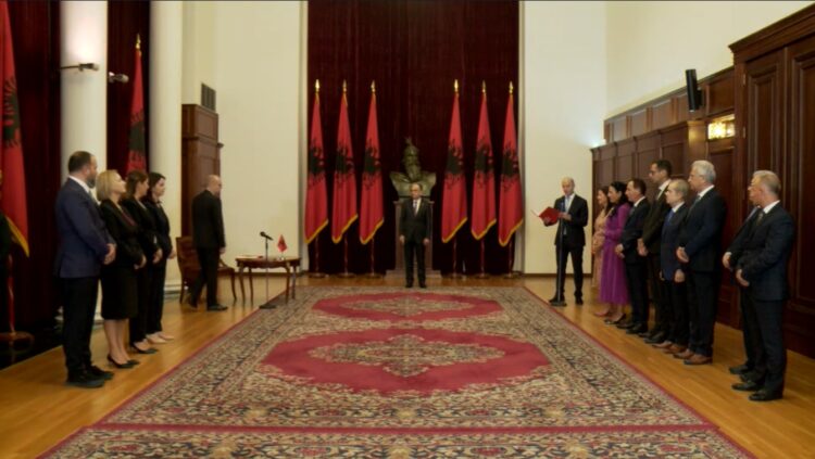 U votuan në kuvend, betohen para Presidentit ministrat e rinj