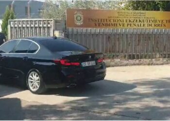 Ministri i Brendshëm grek viziton Fredi Belerin në burg